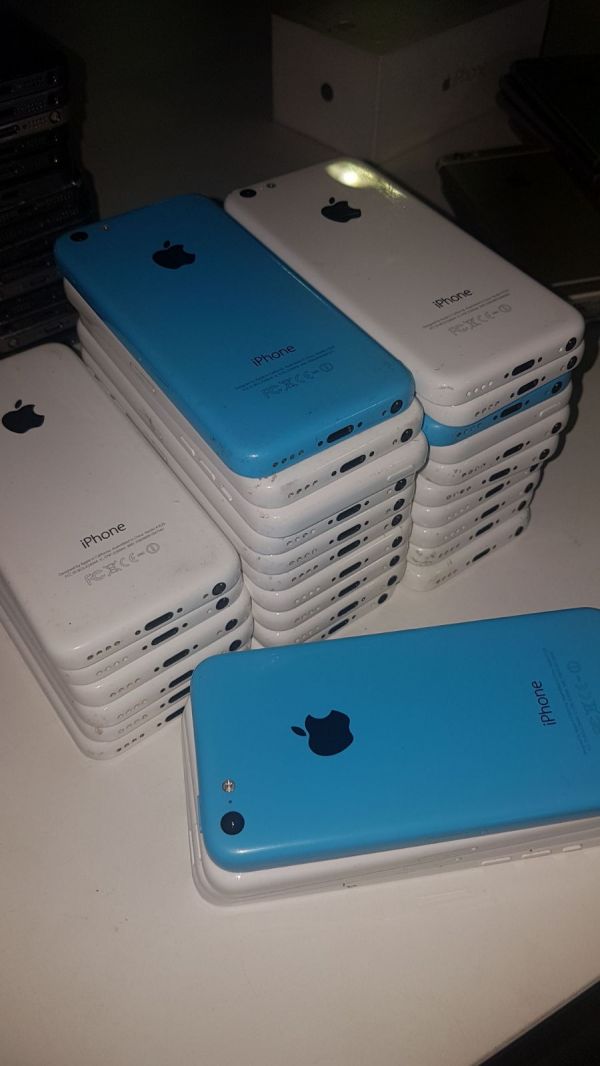 Apple iPhones, d'occasions, retours usine clients