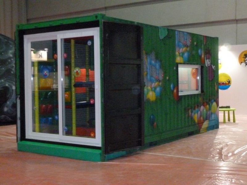 Terrains de jeux enfants mobiles a base de containers maritimes recycls 