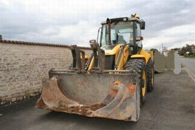 Tractopelle New Holland B115B en parfait etat