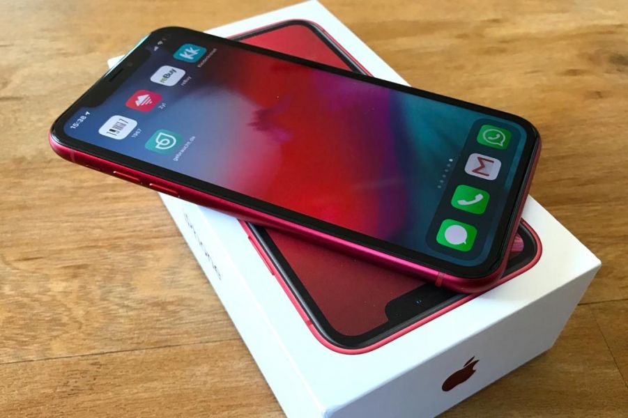 Je vends mon iphone 11 / 64go couleur rouge  400euro