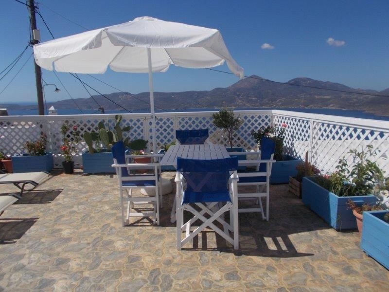 Greece Cyclades island of Milos rent house aerea Plaka