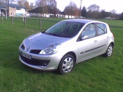 CLIO III 1.5 L DCI 85 Privilge 18000 km tat quasi neuve a saisir....