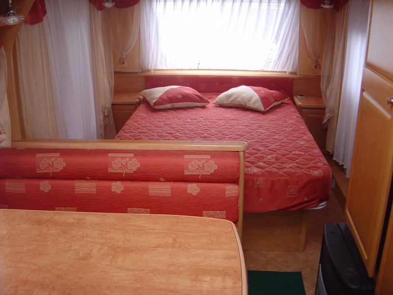  Don de mon Caravane avec lit de milieu année 2005
